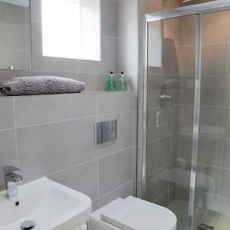 بيت للعطل Beautiful 3 Bedroom House,